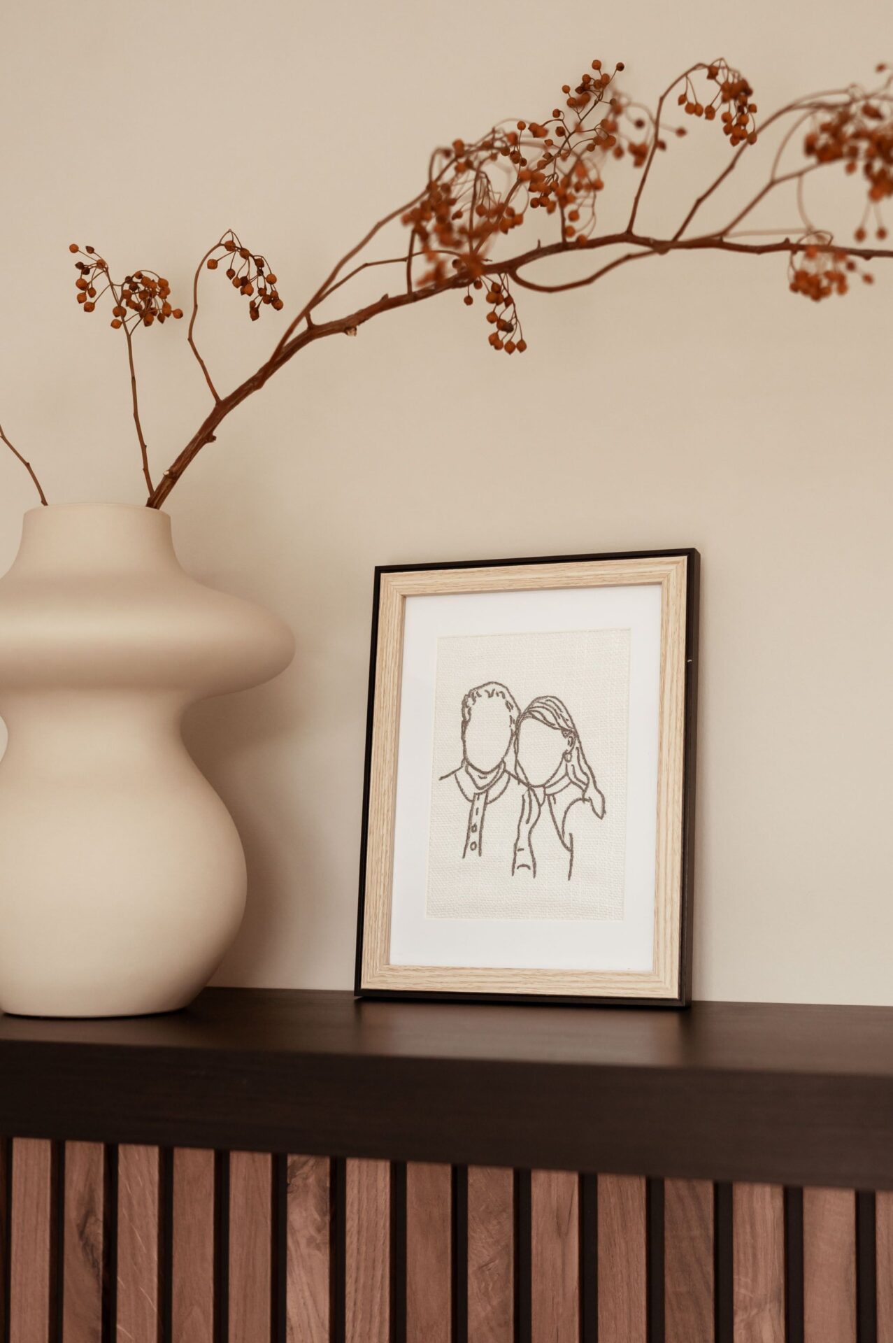 Ingelijste lijntekening textiel met twee personen