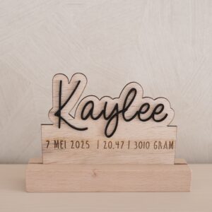 Geboortebord hout met naam Kaylee en geboortegegevens